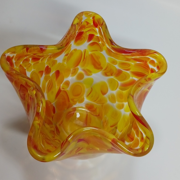 Vintage Handblown Orange and Red Wavy Vase - Picture 3 of 6